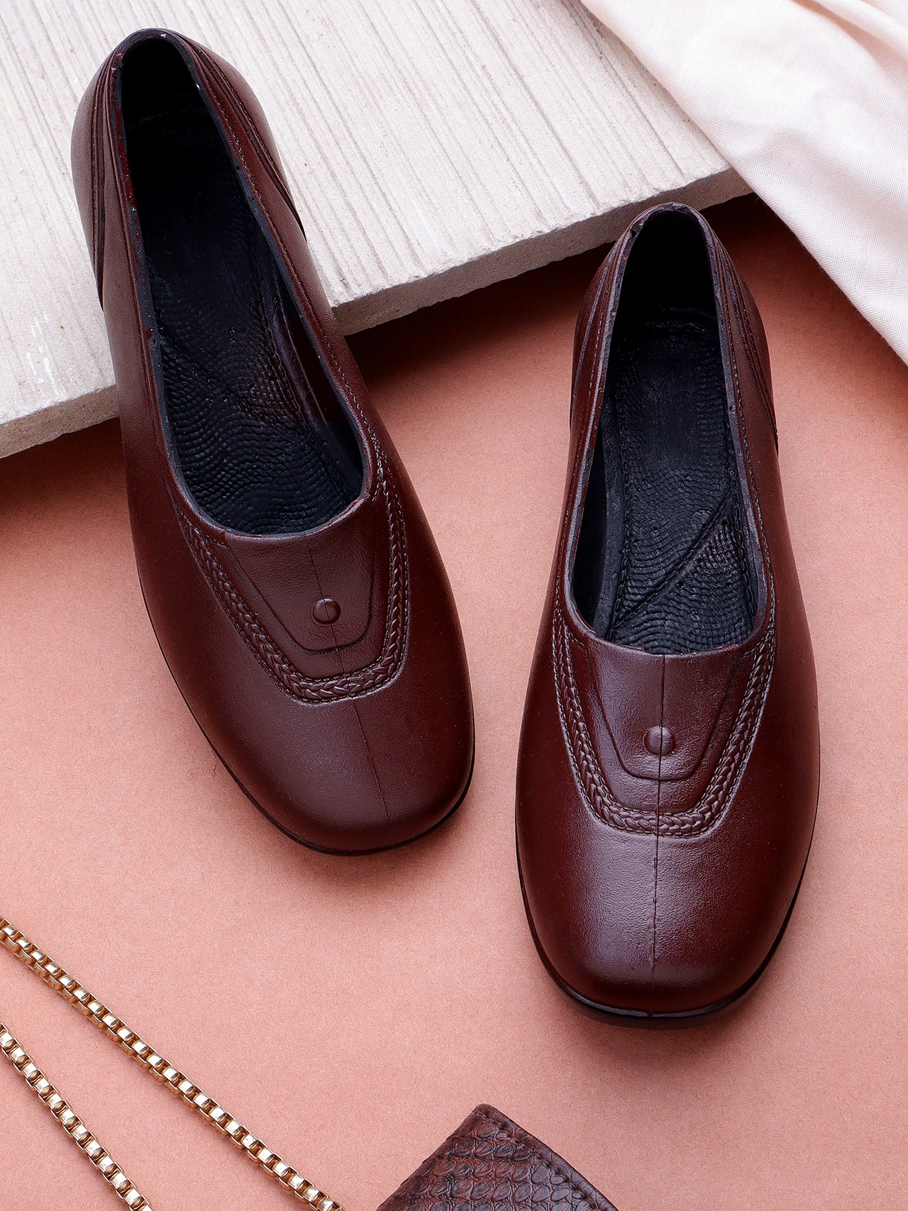 B2 Women's Flat — side view